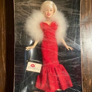 Vintage 1983 Marilyn Monroe doll from the "World Doll" Celebrity Series - 18 in
